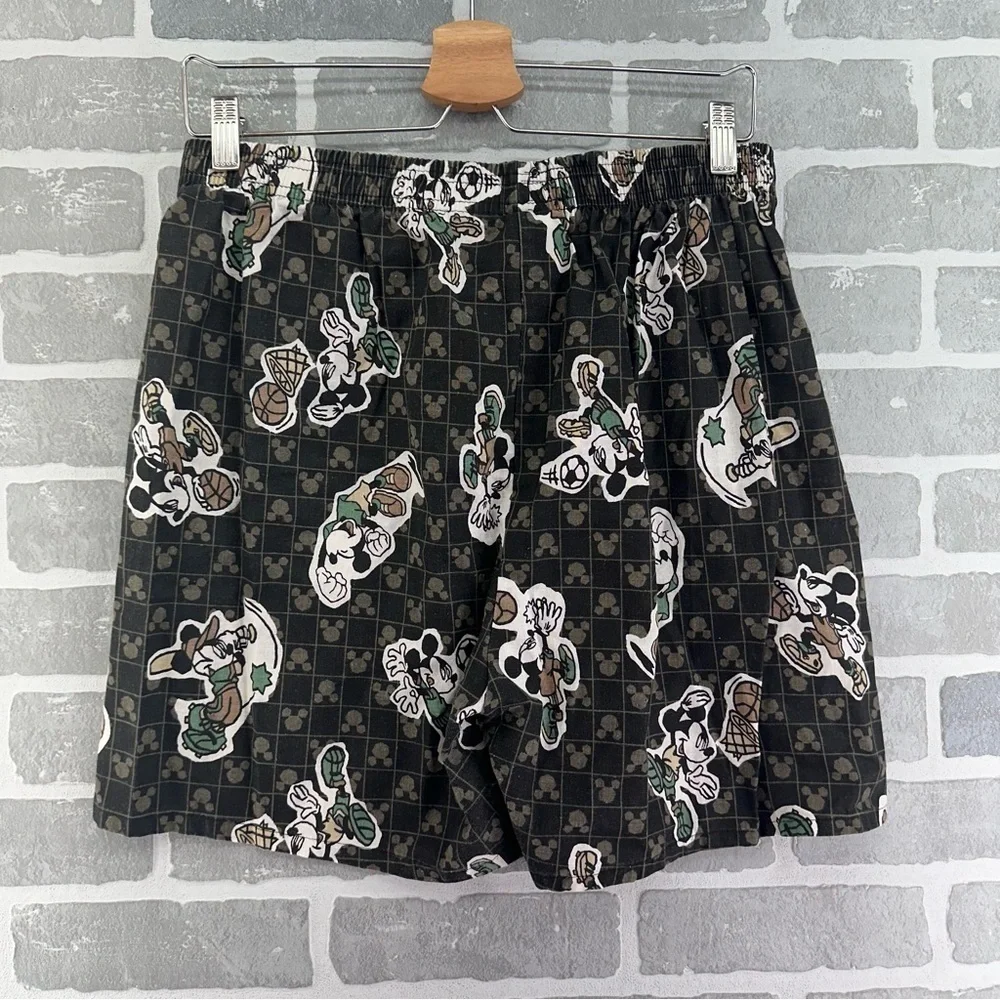 Mickey‎ unlimited brown Mickey Mouse Playing Sports Shorts Size Large